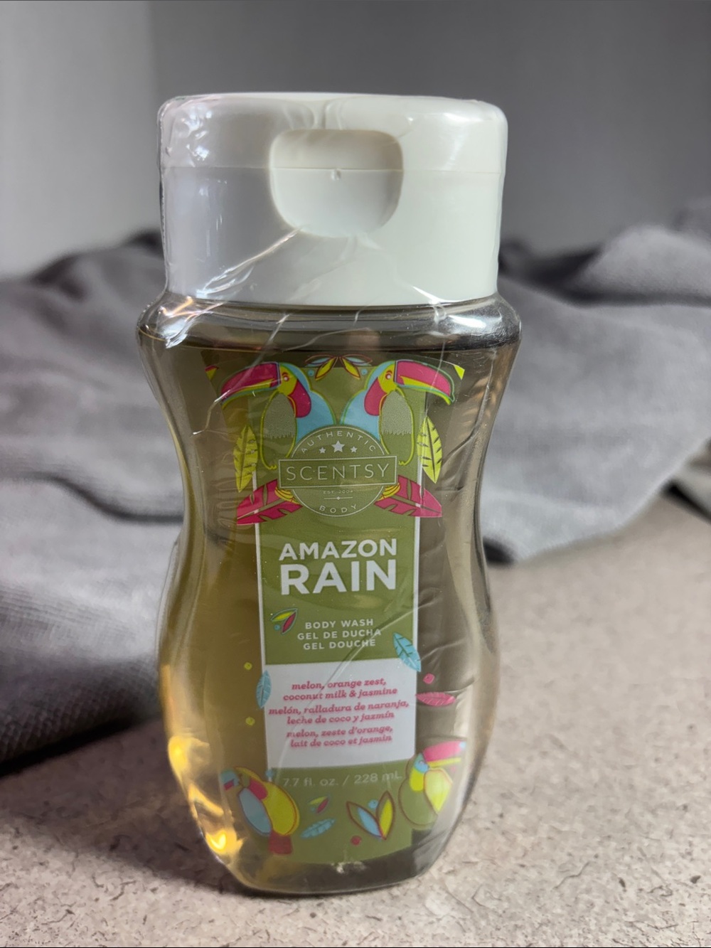 Scentsy Amazon Rain Rare Body Wash - White with Pink & Green Accents